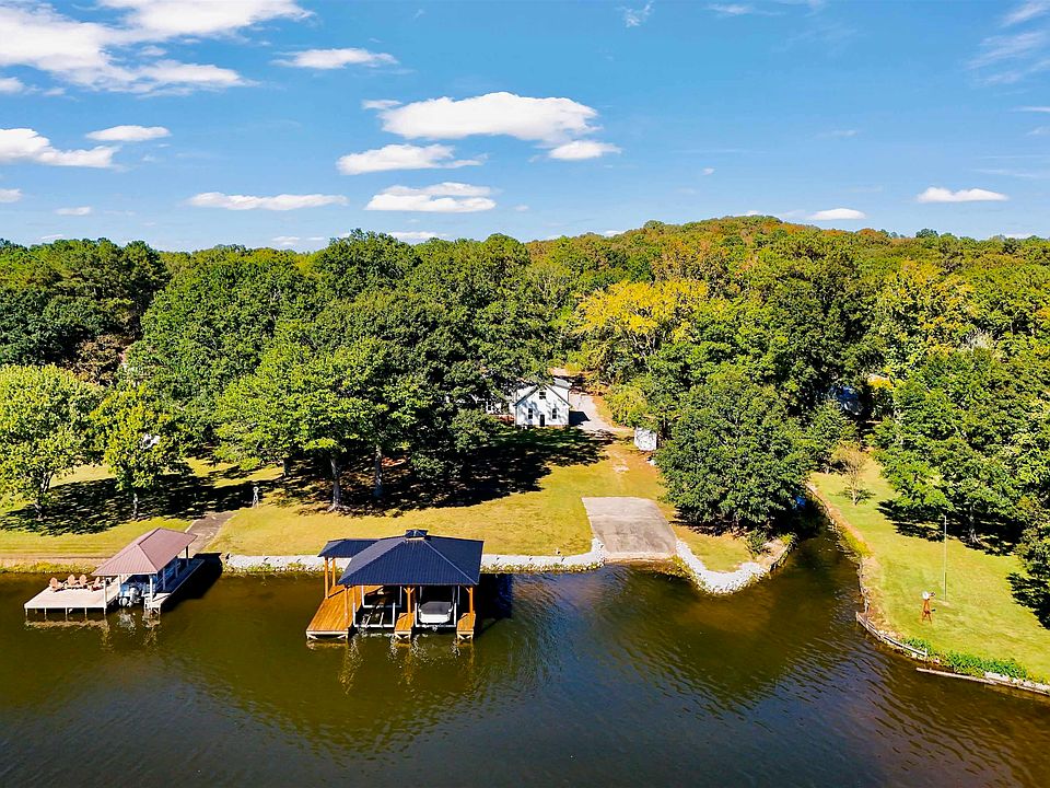 1st image of 555 Mountain View Dr