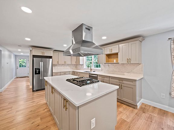 3rd image of 379 W Washington St