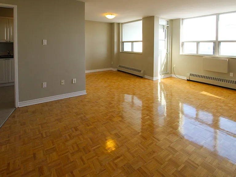 715 Finch Ave W — Photo 8