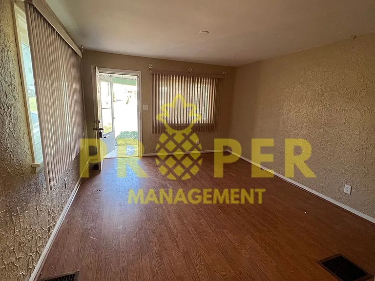 4210 Midway Ave — Photo 4