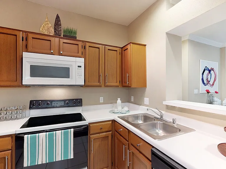 Tuscany Park Apartments — Photo 11