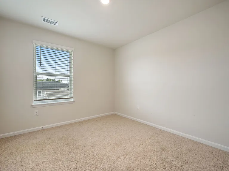 31 New England Dr — Photo 13