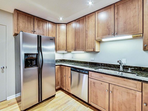 5th image of 1108 Erie St APT 2R