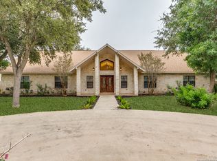 1505 30th St, Hondo, TX 78861