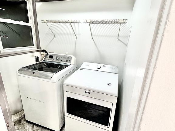 4th image of 17 Ingleside Ave #1