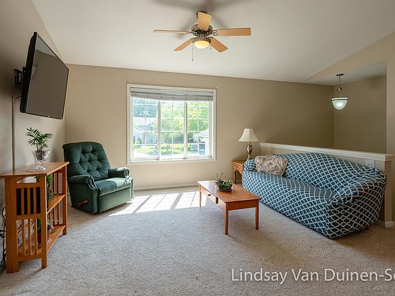 4th image of 5051 Breezefield Dr SE