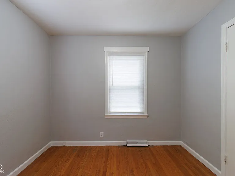 4430 N Longworth Ave — Photo 11