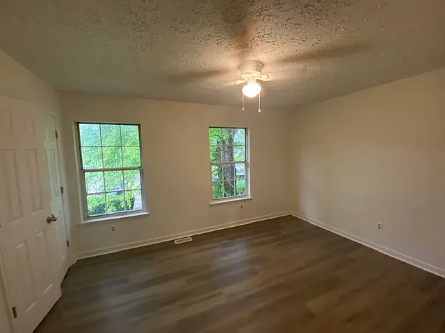 503 Elm Ct — Photo 3