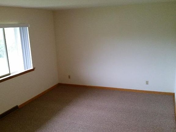 4th image of 1405 Oconomowoc Ave APT 1