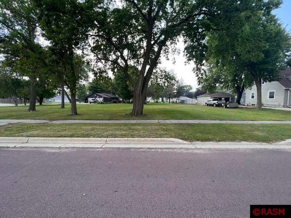 S Ramsey St, Blue Earth, MN 56013
