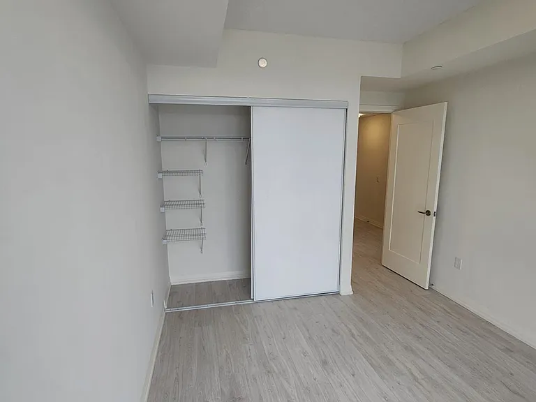 27 Korda Gate #807 — Photo 15