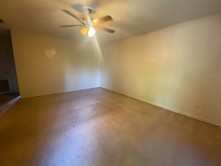 425 Steele Ave — Photo 5