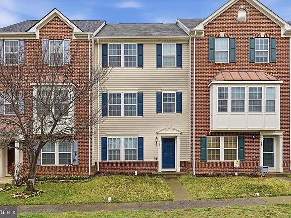 3rd image of 563 Lord Fairfax St