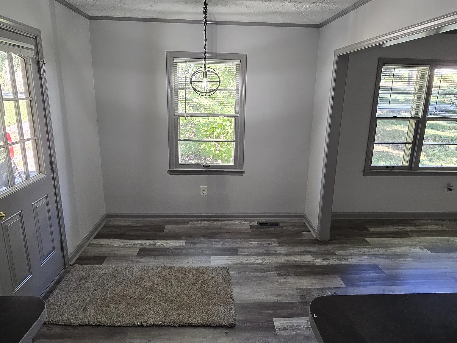 3 bed, 988 sqft, $1,900 — Photo 4