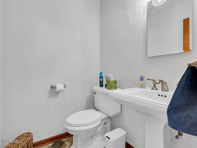 475 Long Ave — Photo 22