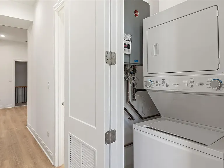 2520 N Mozart St #1R — Photo 10