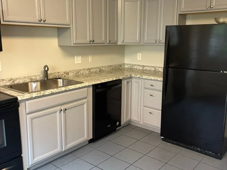218 S Magnolia St — Photo 2