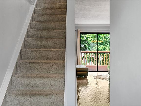 3rd image of 119 Hillvue Dr
