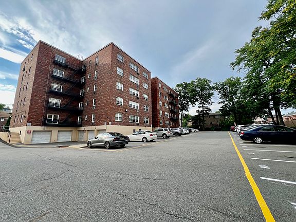 5th image of 2200 Center Ave APT B2