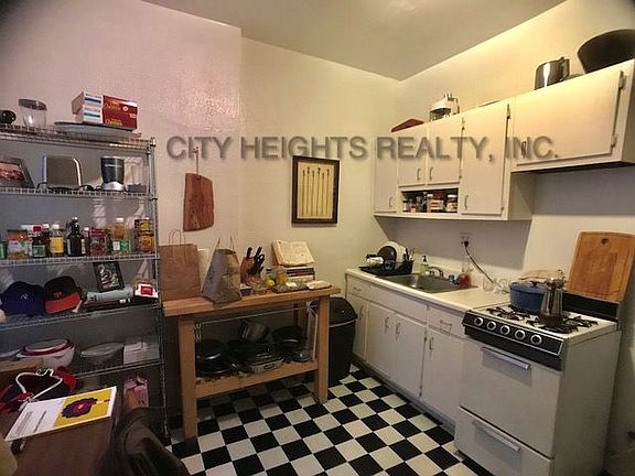 4th image of 211 E 10th St APT 11