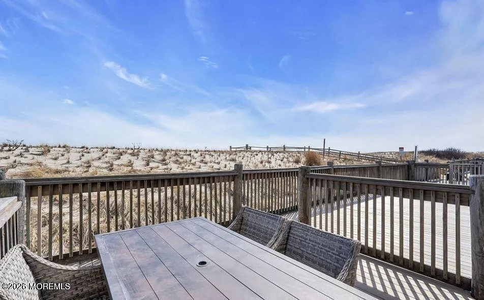 3 bed, 1152 sqft, $2,300 — Photo 4