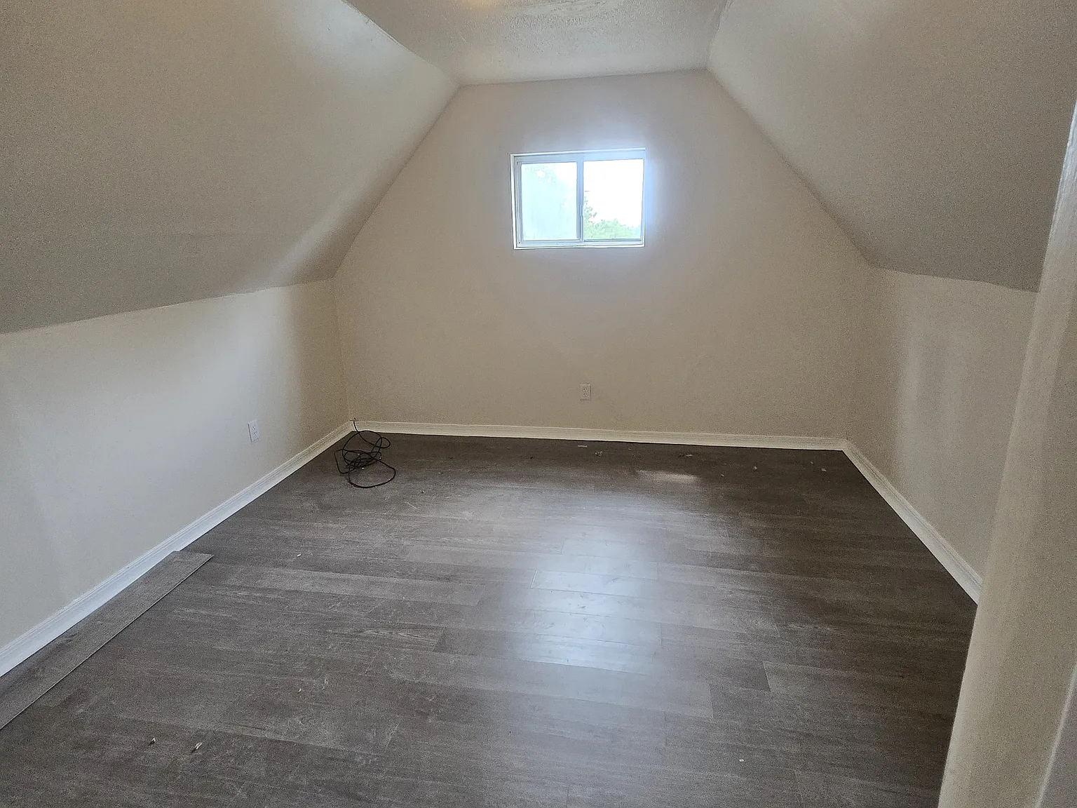 5 bed, 1.5 bath, 1467 sqft, $1,900 — Photo 3