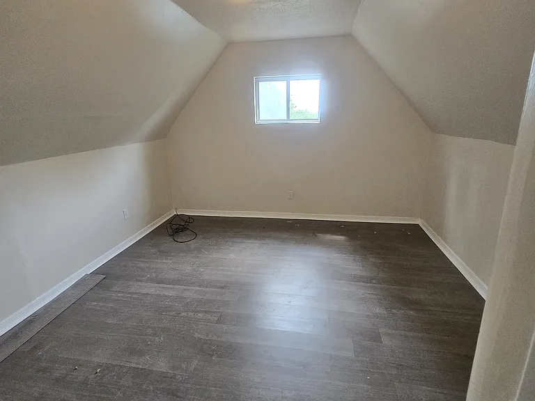 2723 Sacramento Ave — Photo 3