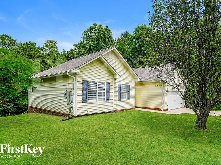 120 Pine Springs Rd — Photo 2