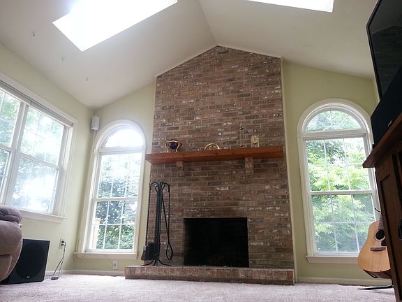 sky lights, vaulted ceiling,