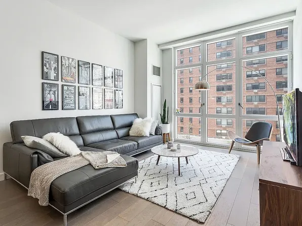 305 E 51st St APT 4H, New York, NY 10022