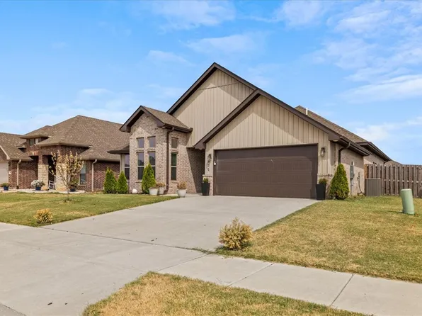 971 Pink Lady Pl, Bentonville, AR 72712
