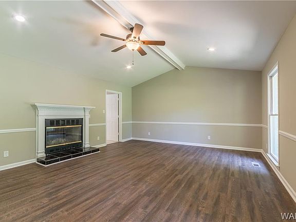 4th image of 907 Jennifer Dr E