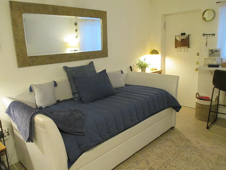 9201 Atlantic Ave #7 — Photo 2
