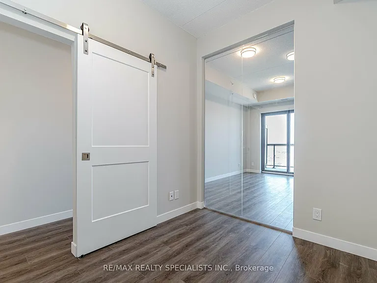 15 Queen St S #2206 — Photo 15