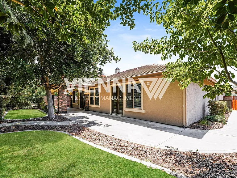 1014 Waterford Dr — Photo 20