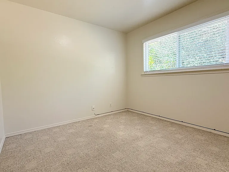 550 Highland Dr — Photo 13