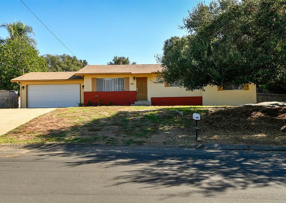 1st image of 926 Park Dr