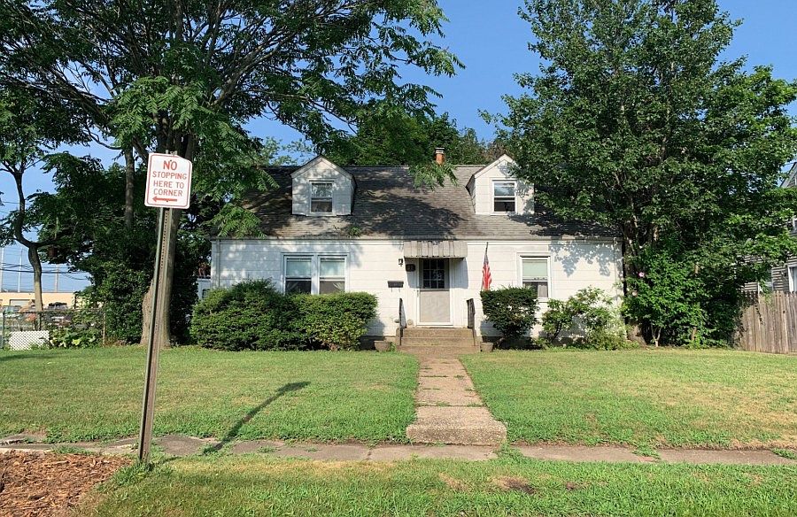 1st image of 27 Holman Blvd