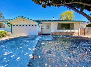 1011 Golf Ct, Mountain View, CA 94040