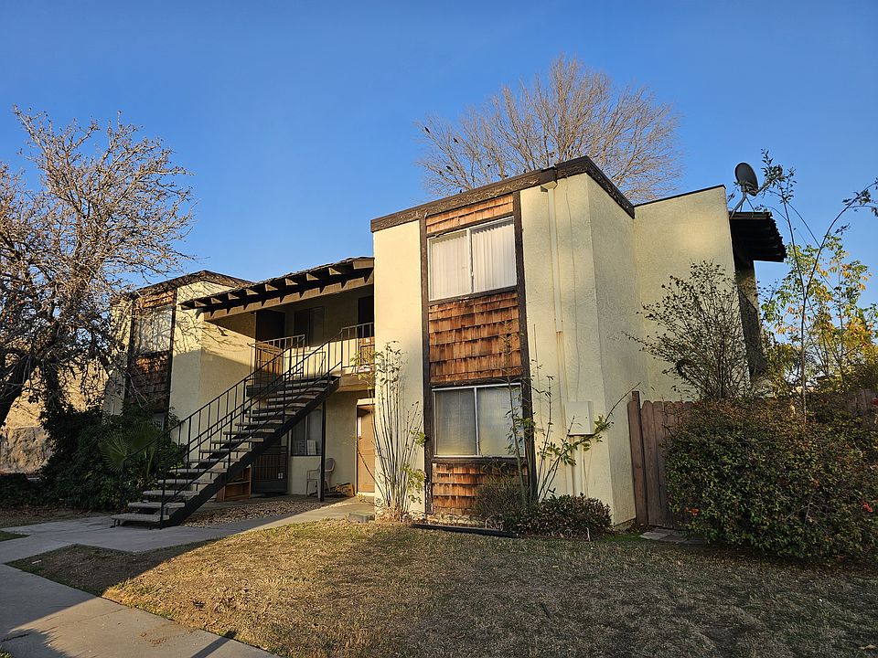 1st image of 24592 Canada St