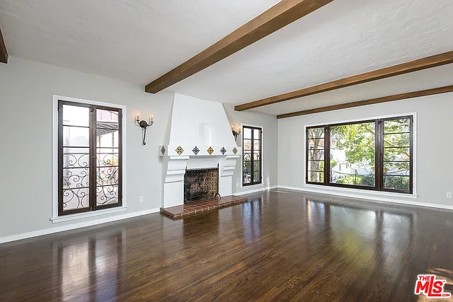 1179 S Hayworth Ave — Photo 4