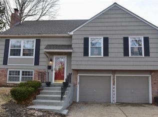 8804 W 98th Ter, Overland Park, KS 66212