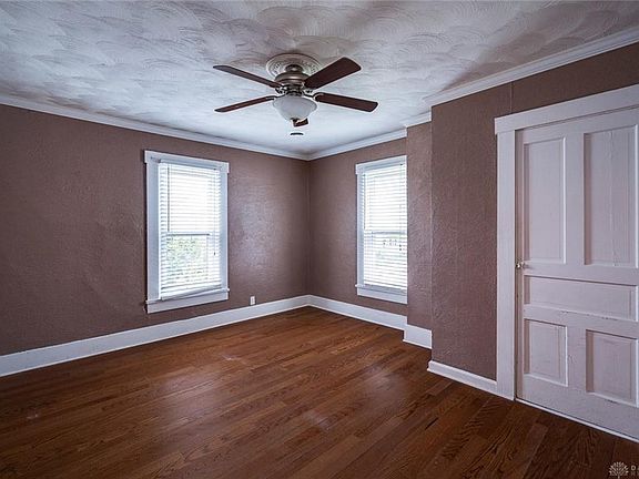 3rd image of 921 E Pearl St