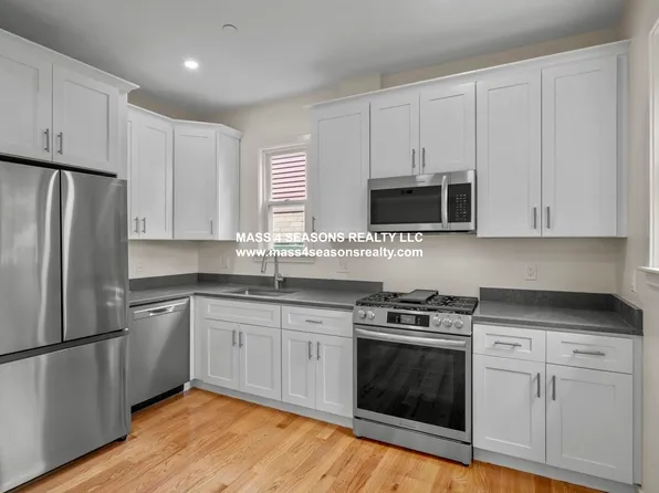 25 Brinsley St Floor 3, Dorchester, MA 02121