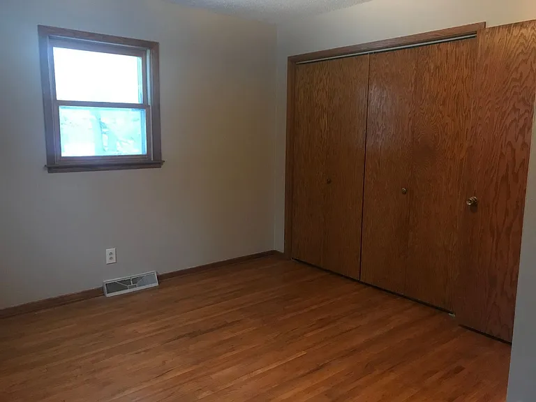 4912 Oak St — Photo 16