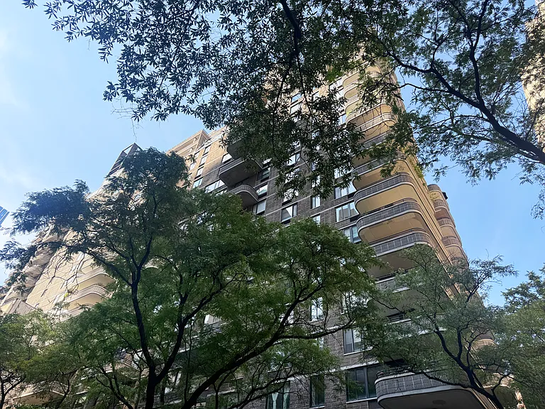 309 E 49th St #9E — Photo 19