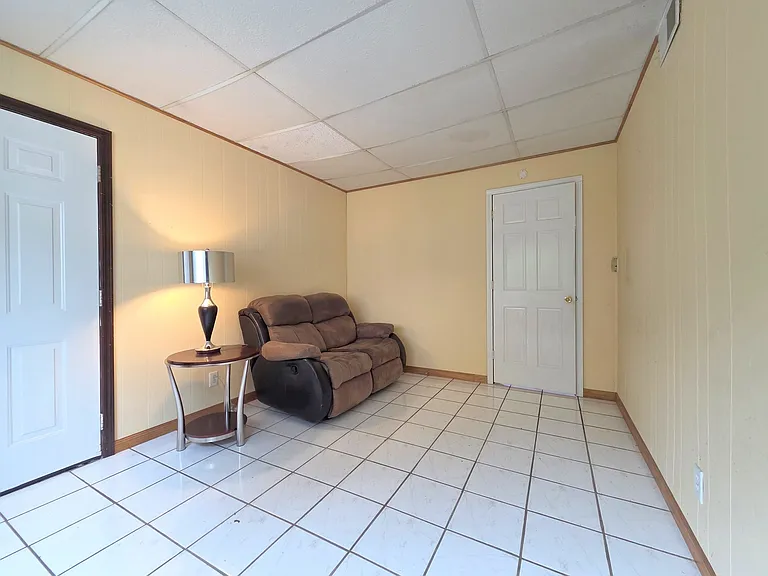 336 E Orchard St — Photo 21