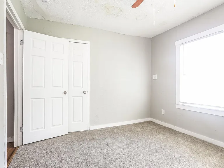 912 Clifton St — Photo 6