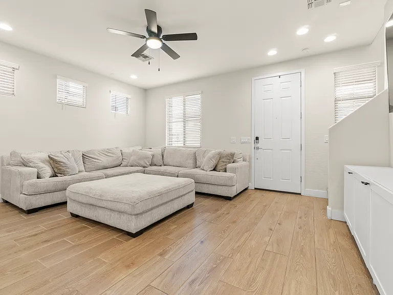 8343 E Irwin Ave — Photo 2