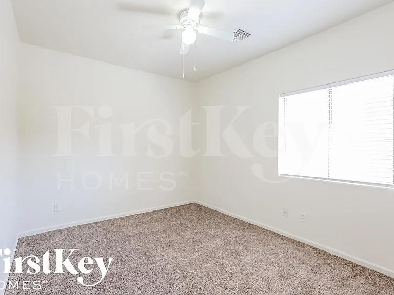 17363 W Elaine Dr — Photo 8